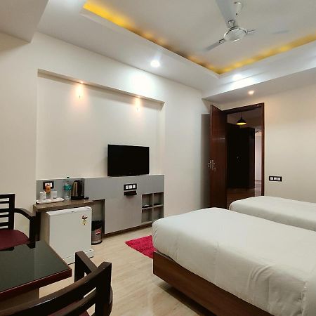 The Shacon Hotel Noida Exterior photo