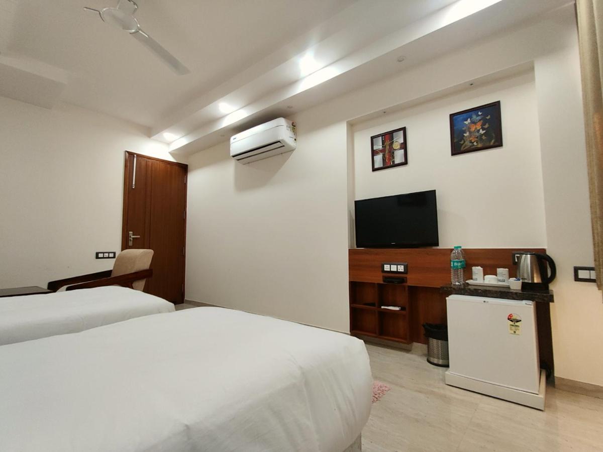 The Shacon Hotel Noida Exterior photo
