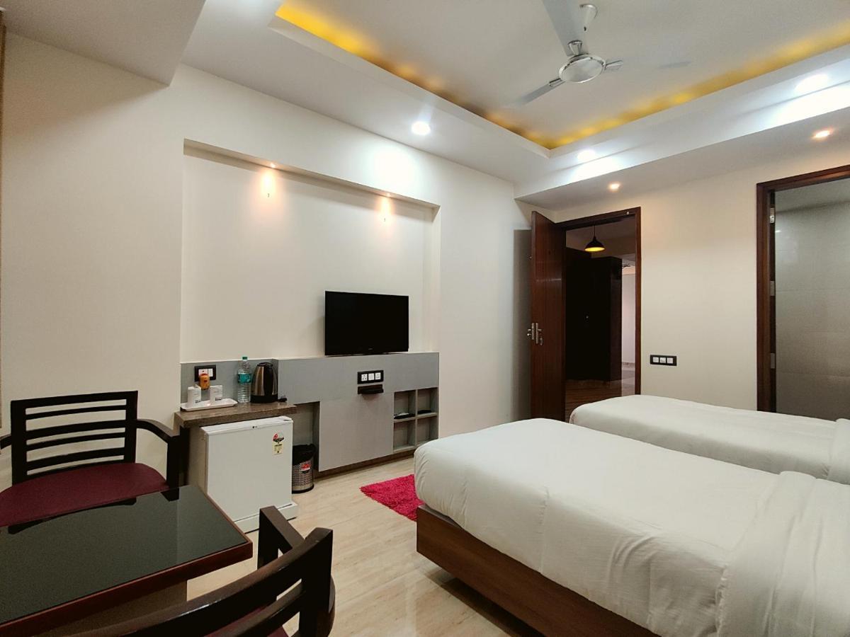 The Shacon Hotel Noida Exterior photo