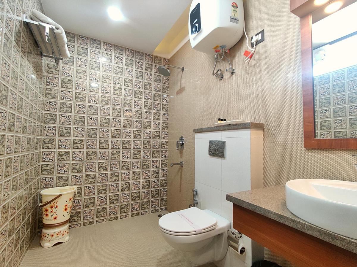 The Shacon Hotel Noida Exterior photo